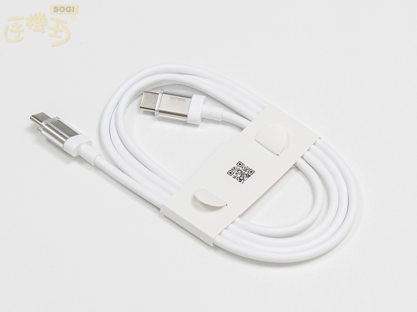 Nothing Phone (3) 外觀介紹 - 充電線