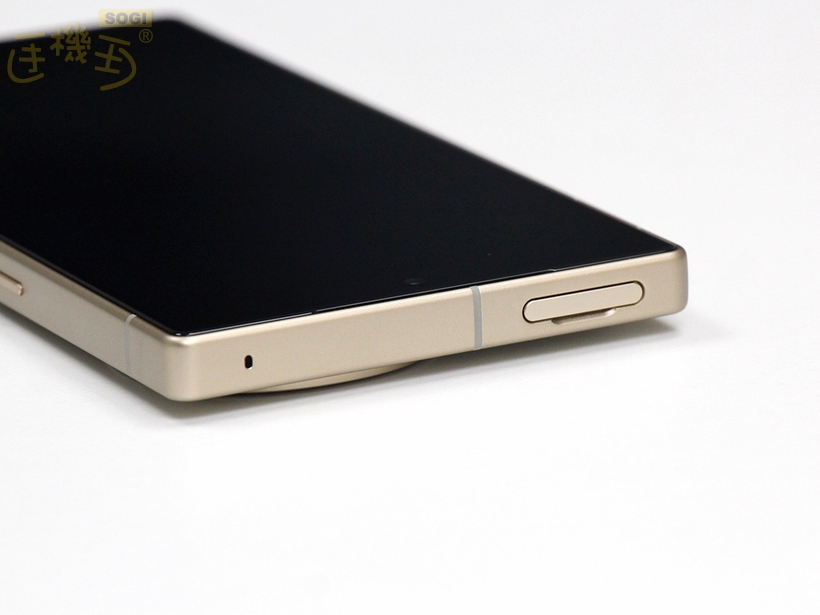 SHARP AQUOS R10 外觀介紹 - 頂部