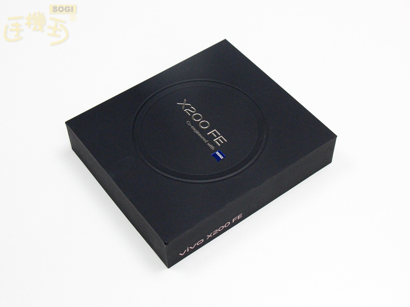 vivo X200 FE 外觀介紹 - 手機盒裝