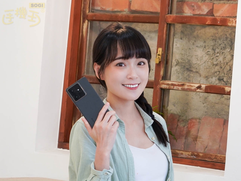 realme GT 7 外觀介紹 - 凜冽黑