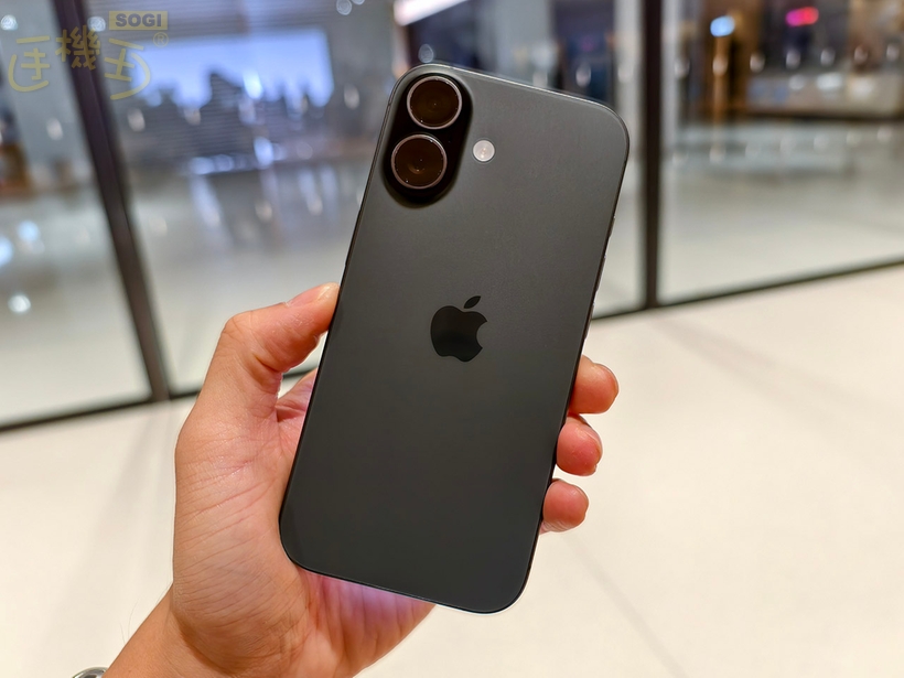 iPhone 17 標準版 - 實機展示