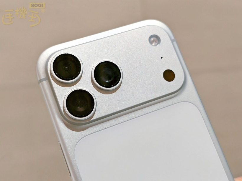 iPhone 17 Pro 與 17 Pro Max - 銀色-3