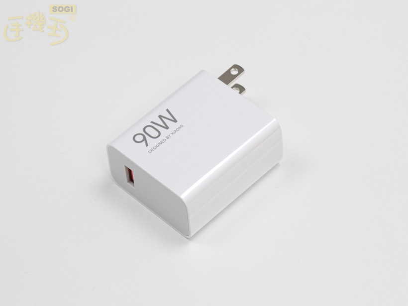 Xiaomi 15T Pro 外觀介紹 - 90W 充電器
