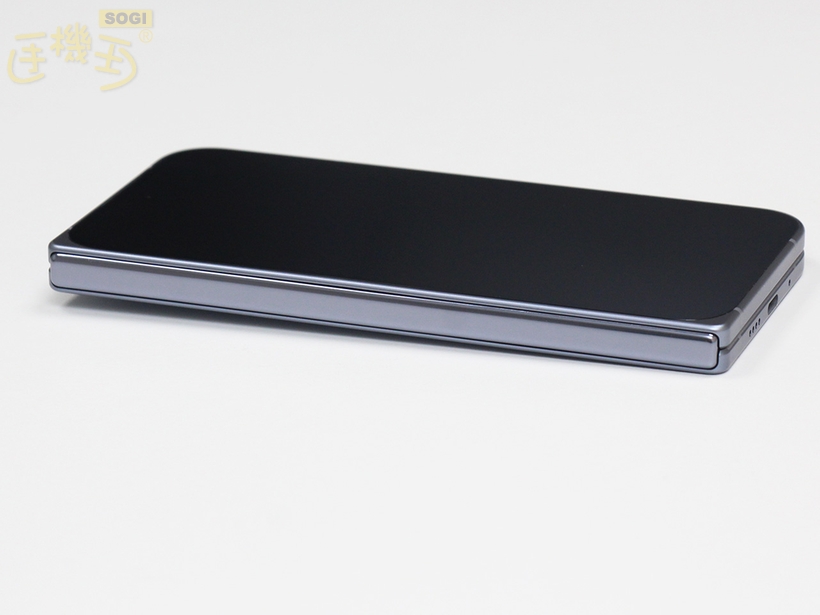 Google Pixel 10 Pro Fold 外觀介紹 - 左側
