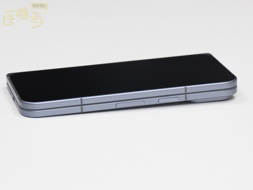 Google Pixel 10 Pro Fold 外觀介紹 - 右側