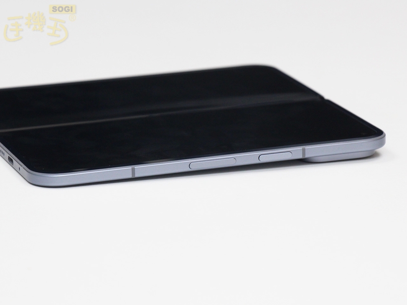 Google Pixel 10 Pro Fold 外觀介紹 - 右側