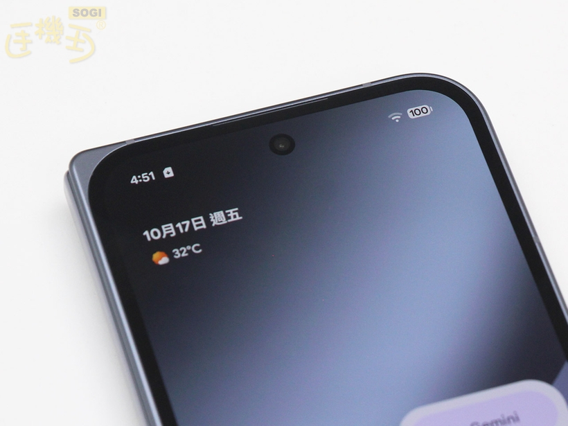 Google Pixel 10 Pro Fold 外觀介紹 - 封面螢幕前鏡頭