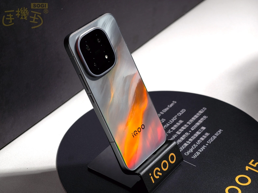 iQOO 15 上市價格 - 凌雲灰