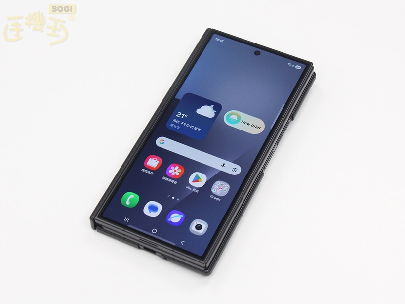 三星 Galaxy Z TriFold 外觀介紹 - 摺疊正面