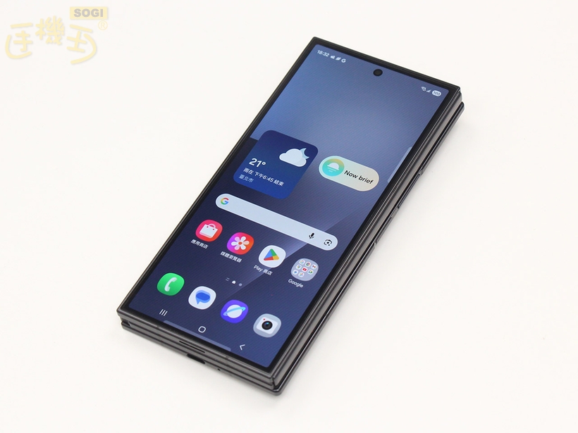 三星 Galaxy Z TriFold 外觀介紹 - 封面螢幕