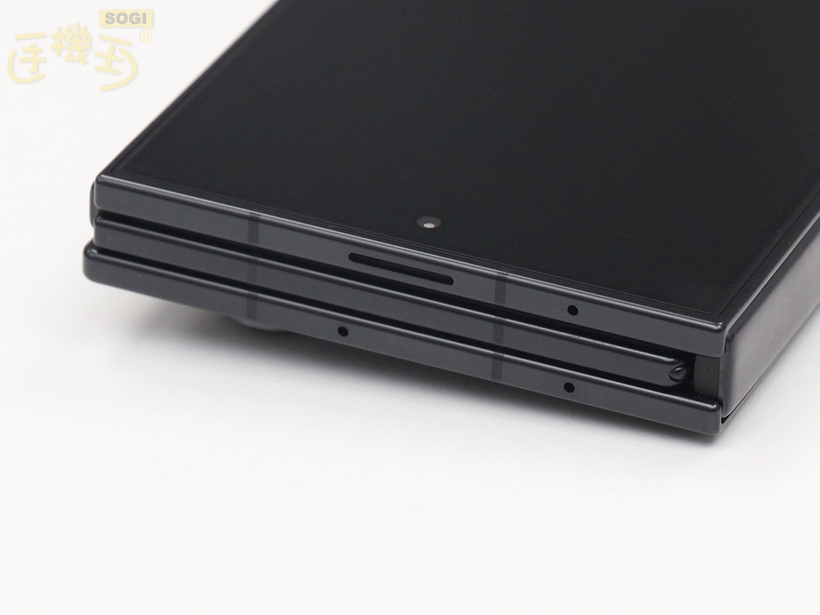 三星 Galaxy Z TriFold 外觀介紹 - 頂部