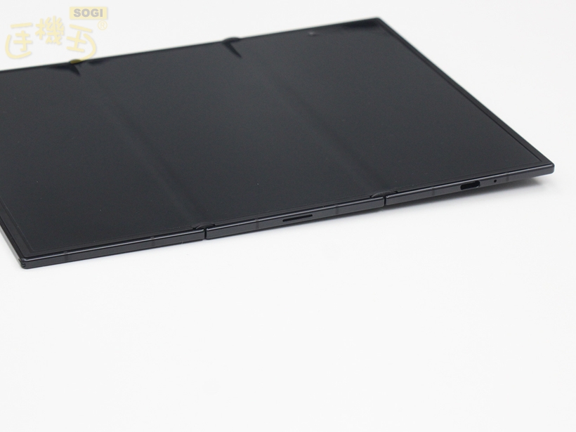 三星 Galaxy Z TriFold 外觀介紹 - 底部