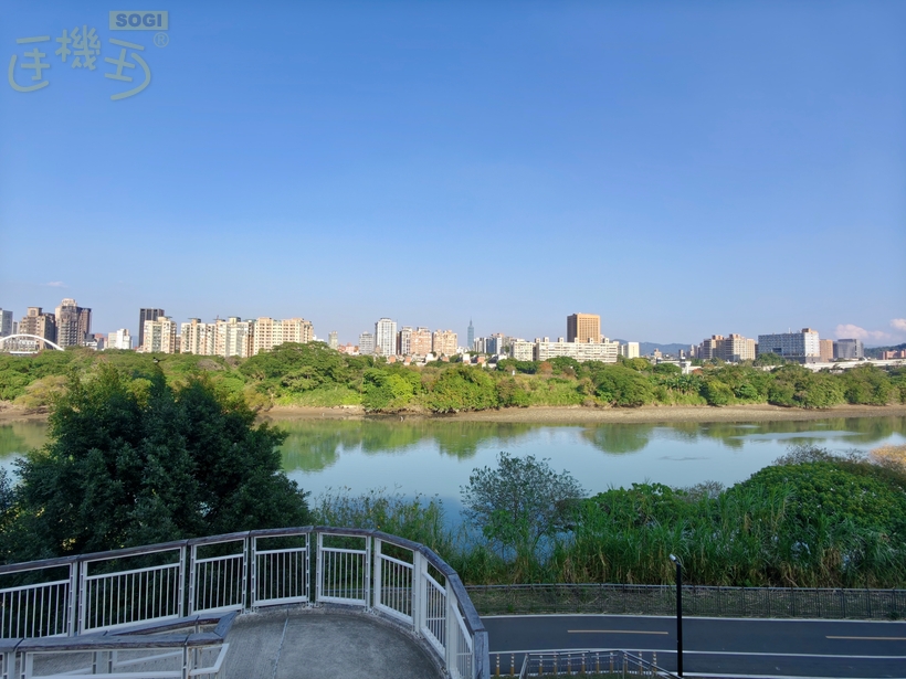 POCO F8 Ultra 攝錄體驗 - 0.7X(18mm 等效)