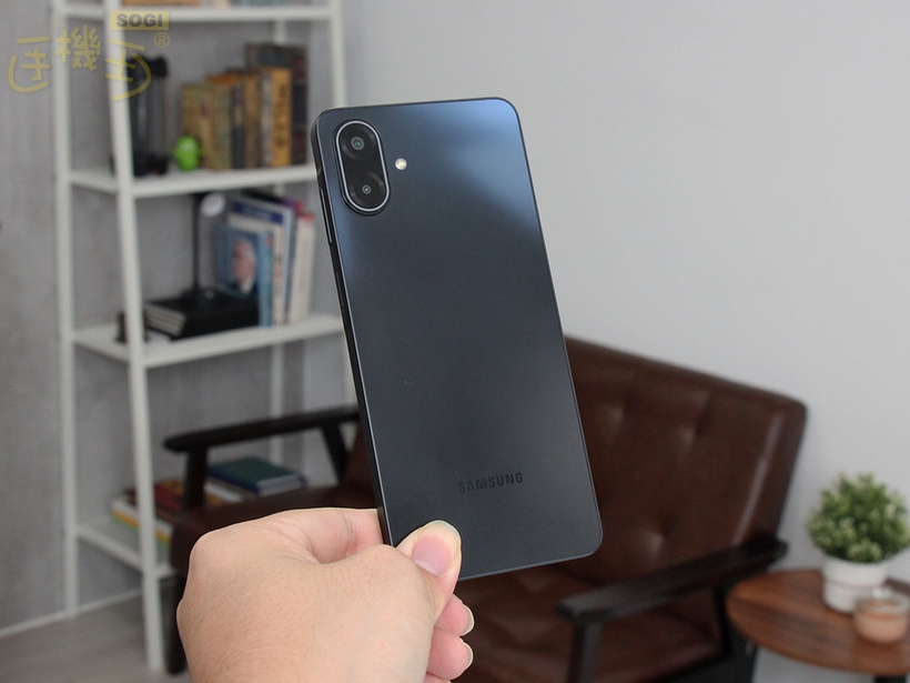 6千大電量的三星平價手機！SAMSUNG A07 5G開箱體驗