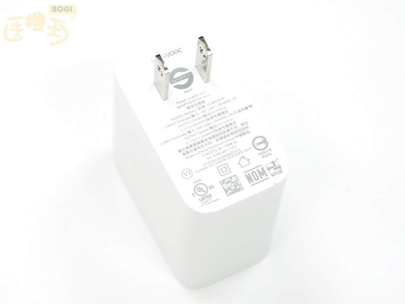 OPPO Reno15 F 外觀介紹 - 充電器