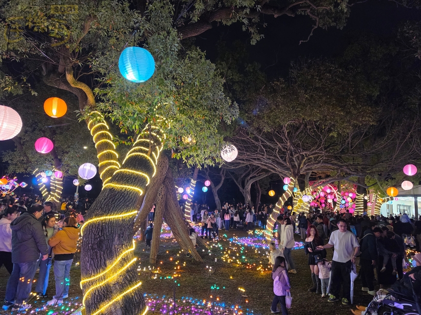 AI 相片編輯器 - 人潮消除前