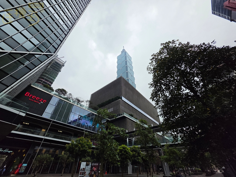 100 倍望遠變焦 - 0.6x