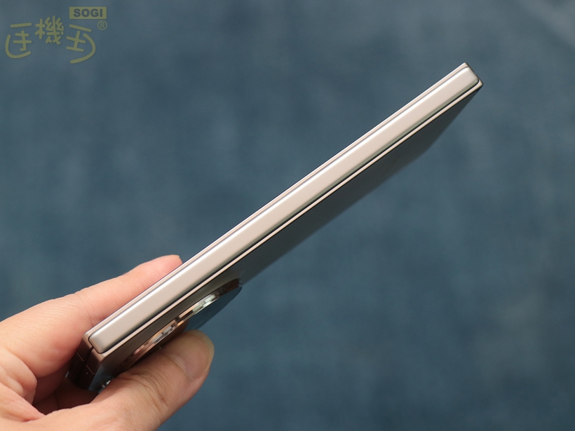 OPPO Find N6 主要規格及特色 - 摺疊-左側