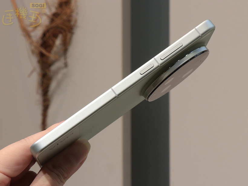 vivo X300 Ultra 實機台灣上手體驗 - 右側