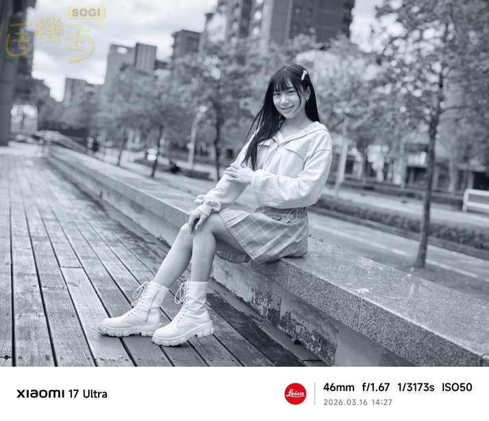 Xiaomi 17 Ultra 攝錄體驗 - 單色藍