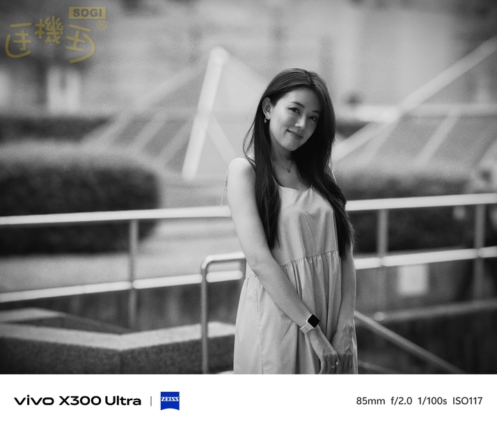 vivo X300 Ultra 相機體驗 - 85mm 黑白肖像