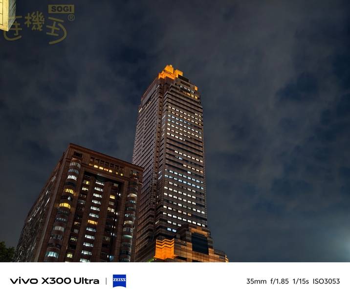 vivo X300 Ultra 相機體驗 - 夜間 35mm