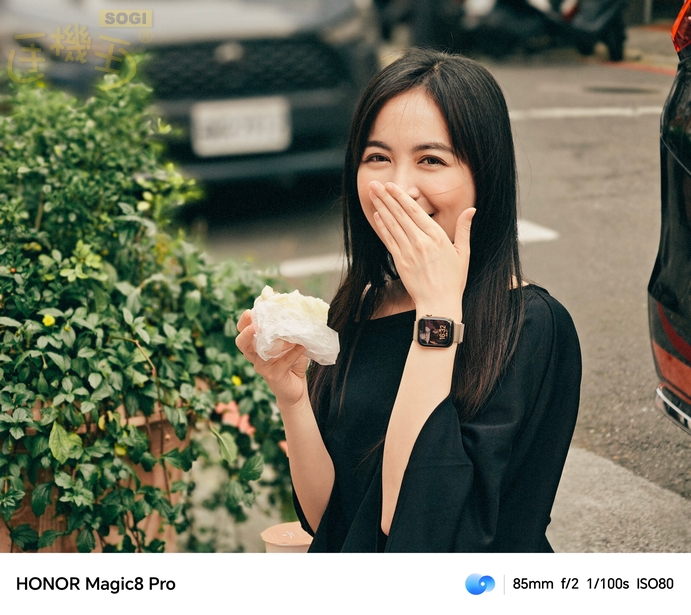 HONOR Magic8 Pro 相機體驗 - 暖金負片