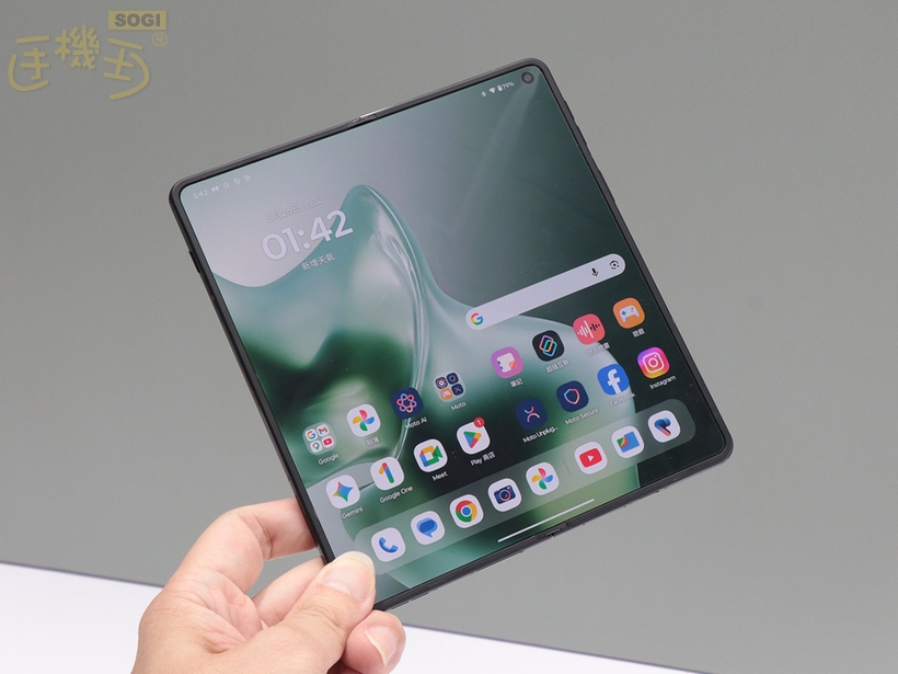 Motorola razr fold 價格與上市資訊 - 8.1 吋內頁螢幕