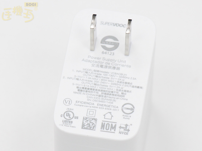 OPPO Find N6 開箱外觀 - 快充頭