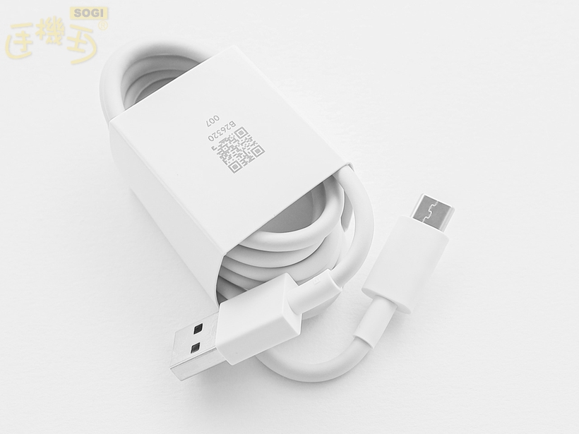 Xiaomi 17T Pro 開箱外觀 - 充電線