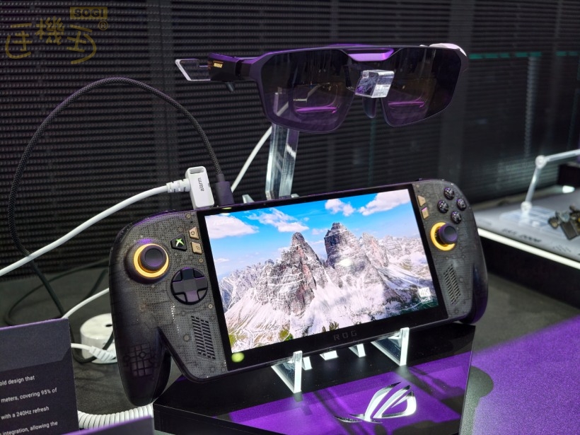 華碩7.4吋大螢幕電競掌機！20周年紀念版ROG Xbox Ally X20發表