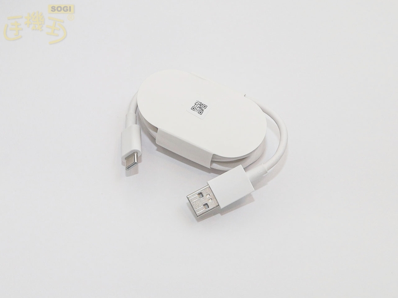 外觀開箱：哈蘇相機美學與極致防護 - 充電線