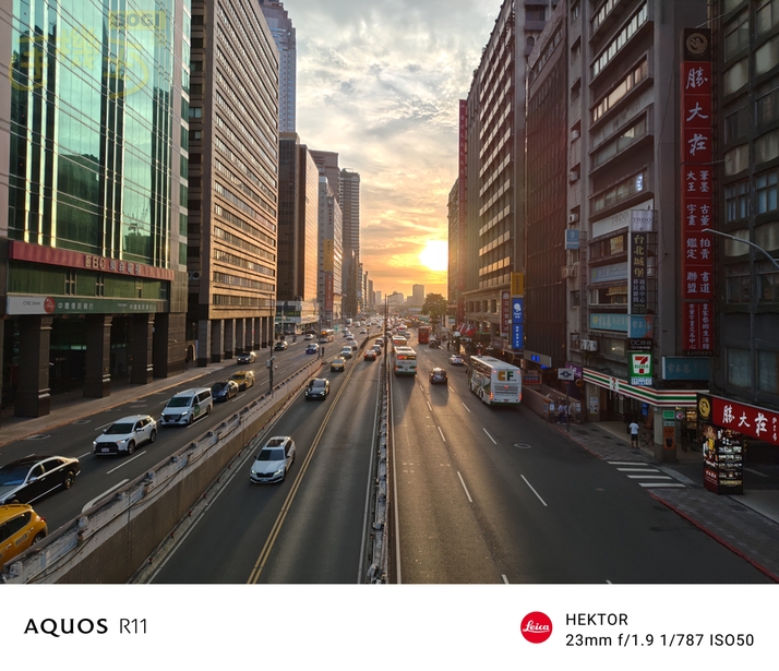 相機實測：徠卡三鏡頭與 AI 智慧變焦的拍攝體驗 - 夕陽