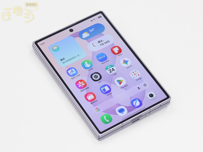外觀開箱：全新型態的寬版摺疊螢幕 - 封面螢幕