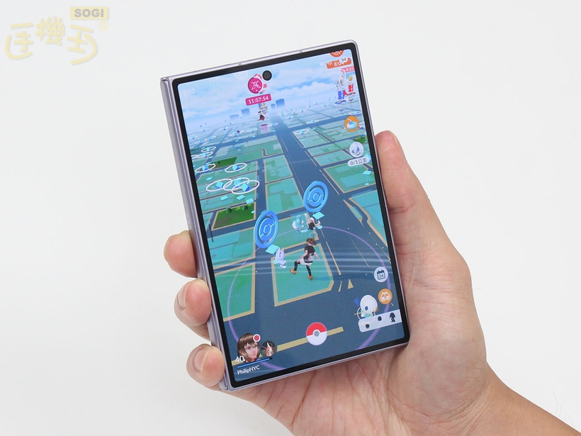 情境展示：內外雙螢幕的 App 實測體驗 - 封面螢幕