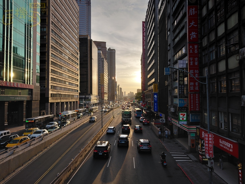 相機實測：三鏡頭與 AI 功能的拍攝體驗 - 夕陽