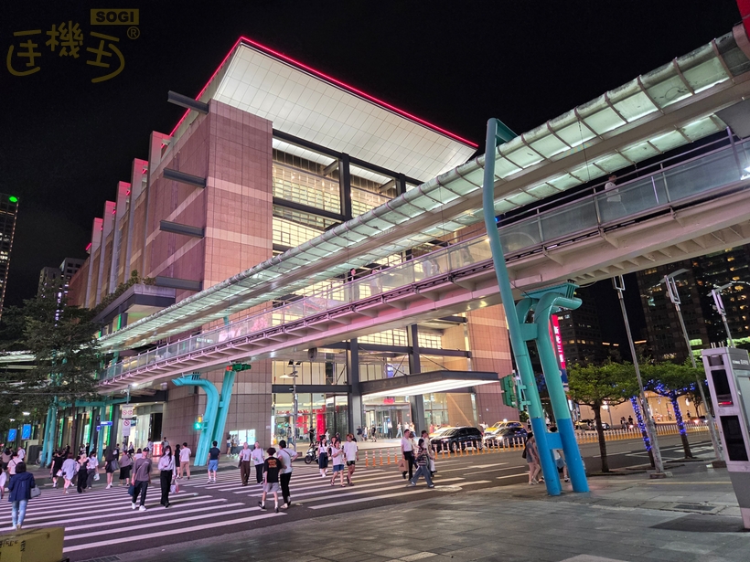 相機實測：體驗有一定水準，但離前段班有距離 - 夜間-6