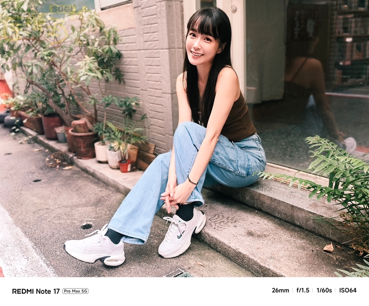 REDMI Note 17 Pro Max 5G 相機體驗 - 人像濾鏡 (負片)