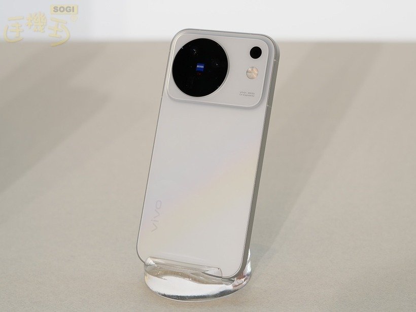 標準版 vivo X500 實機顏色看起來如何？與官圖差異多大？ - X500 實機展示