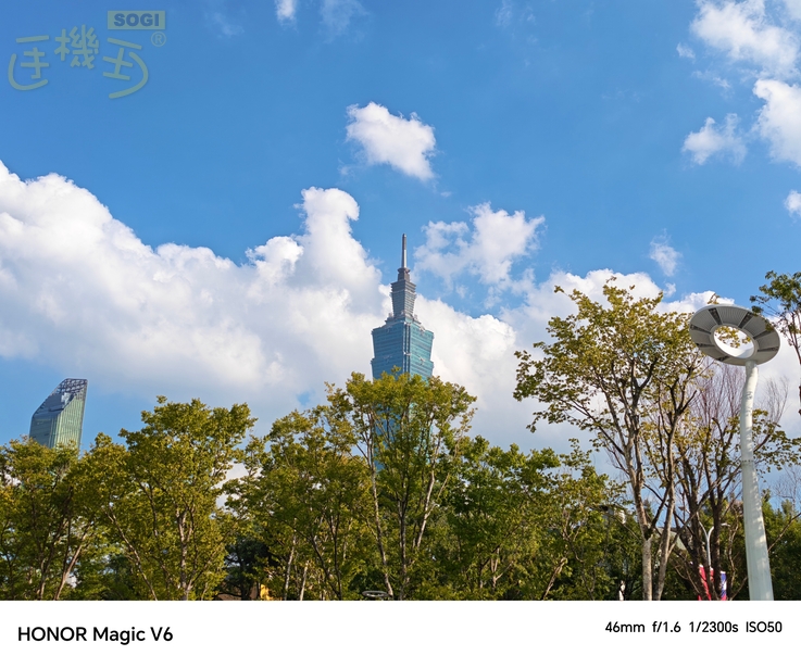相機實測：6,400 萬畫素潛望長焦與 AI 色彩引擎 - 2X (裁切)