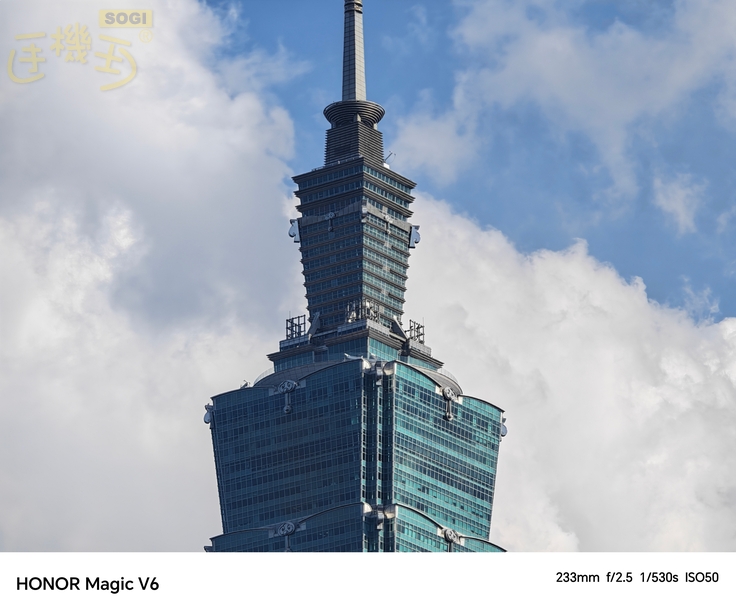 相機實測：6,400 萬畫素潛望長焦與 AI 色彩引擎 - 10X (裁切+AI)