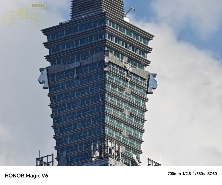 相機實測：6,400 萬畫素潛望長焦與 AI 色彩引擎 - 30X (裁切+AI)